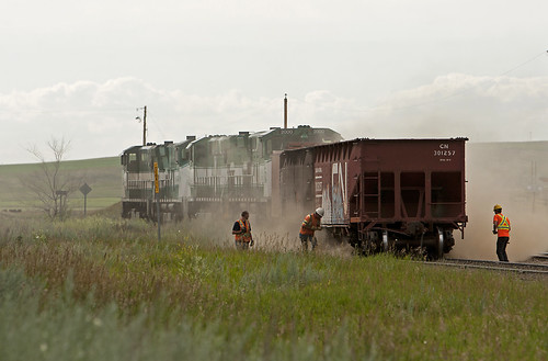 railroad canada train work rail railway trains canadian mow sk prairie saskatchewan railfan trainspotting ballast alco mlw railfanning greatwestern praries m420