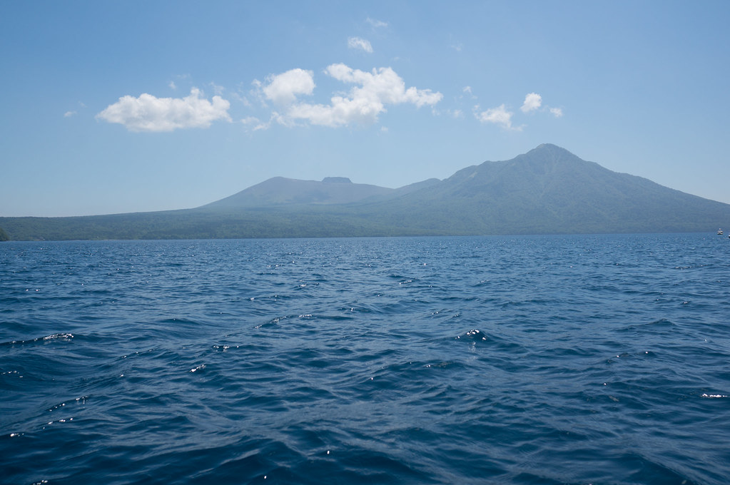 スワンボートから撮る支笏湖