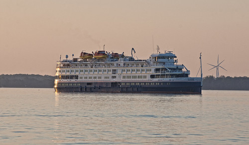ontario sunrise harbour kingston cruiseship passangership