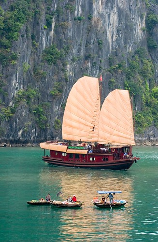 ocean travel vacation boats bay junk asia ship vietnam halongbay seaofthedescendingdragon canonef70200mmf4lusm