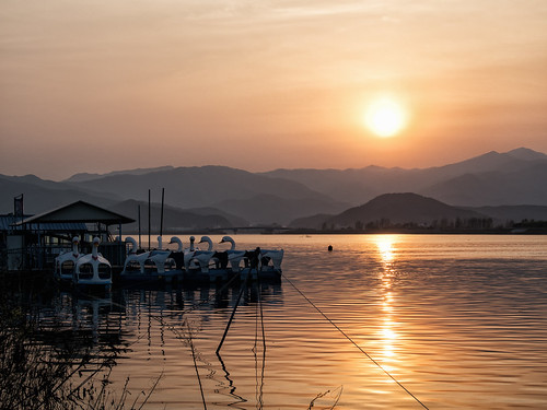 sunset lake golden asia korea hour kr southkorea chuncheon gangwondo soyang 한국 춘천 소양강처녀상