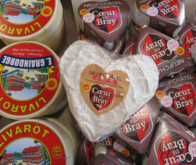 Neufchatel cheese for sale in Livarot