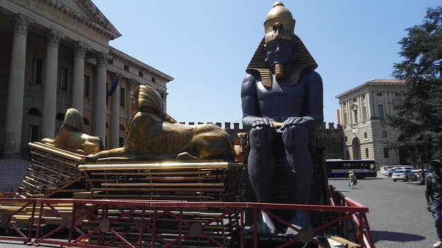 Bühnenbild für die Aida vor der Arena von Verona