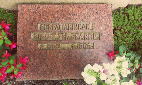 tomb tombstone gravsten ulricehamn sparre finnekumla författarinna birgitthsparre birgitsparre finnekumlakyrka