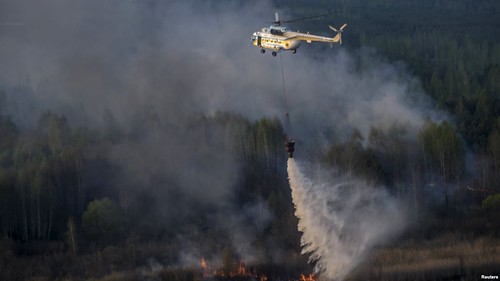 У Чорнобильській зоні все ще горить