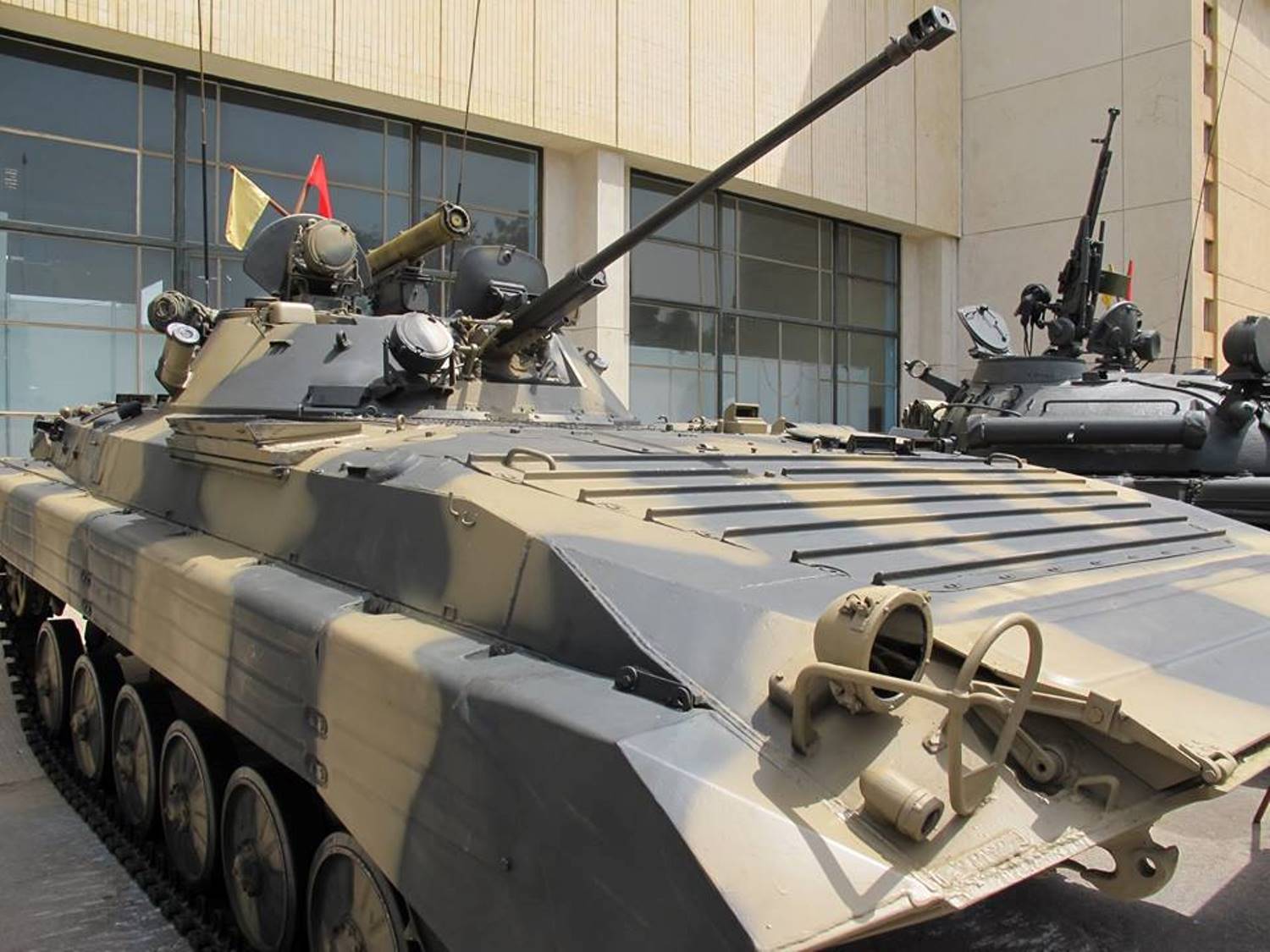 مدرعات القوات البرية الجزائرية [ BMP-2M Berezhok ]  30687263294_b7ccc318b4_o