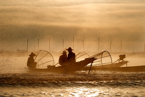 fishermen pêcheurs inlélake lacinlé sunrise canon1dxmarkii canonef100400mmf4556lisusmii myanmar birmanie