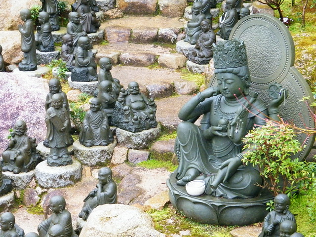 Buddhista templom kertje