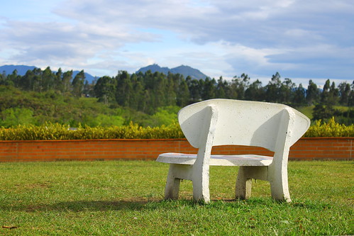 verde blanco azul silla cielo soledad banca paraje