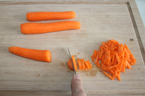 13 - Möhren zerkleinern / Mince carrots