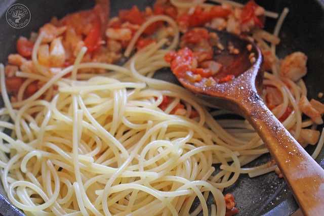Espaguetis con bacalao www.cocinandoentreolivos.com (6)