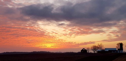 sunset sundown sky countryskies clouds illinois rural farm country field landscape dusk evening