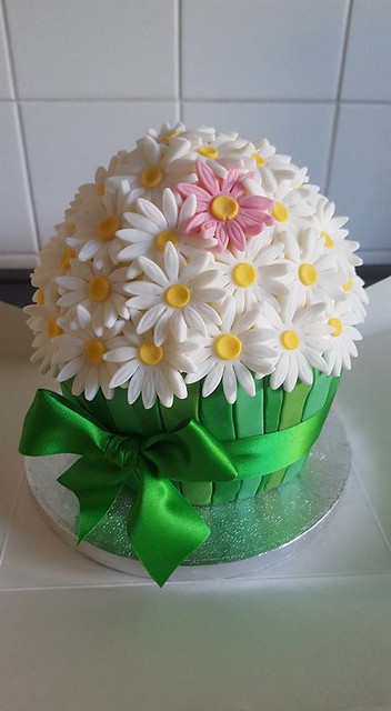 Flower Cake by Leas Cake Bites