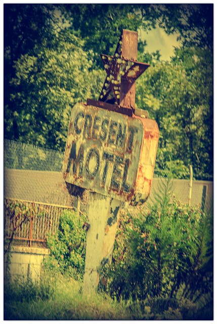 Crescent Motel Retro 1