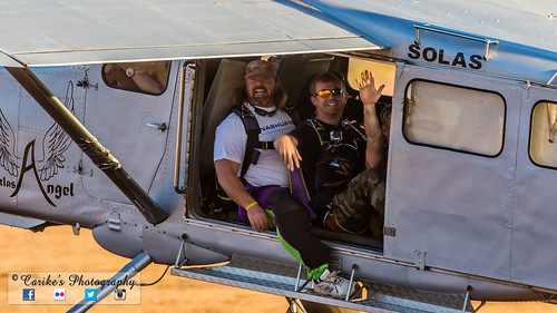 parachute jump airshow middelburgairshow aviation