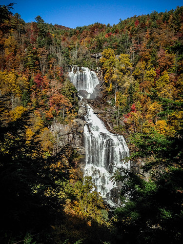 fallleaves us waterfall unitedstates northcarolina autumncolors waterfalls cashiers whitewaterfalls