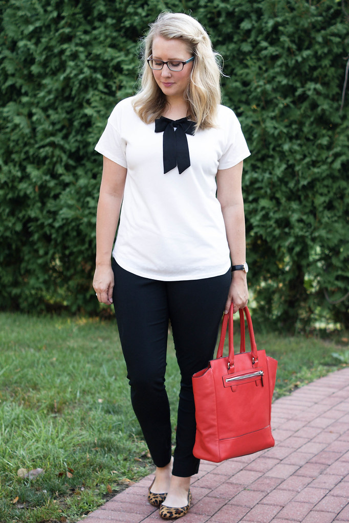 FACTORY ROLLED-SLEEVE TEE WITH BOW