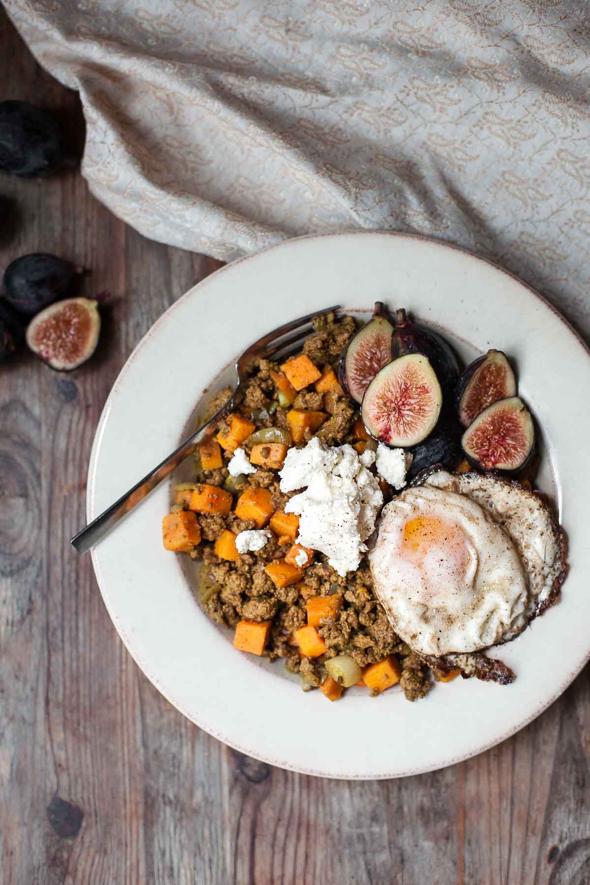 Spiced Beef and Sweet Potato Bowls with Crispy Eggs #30MinuteMondays | acalculatedwhisk.com