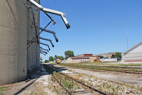 grainelevators moweaquaillinois tracks railroadtracks branchlines decaturjunctionrailroad illinoiscentralrailroad sidings