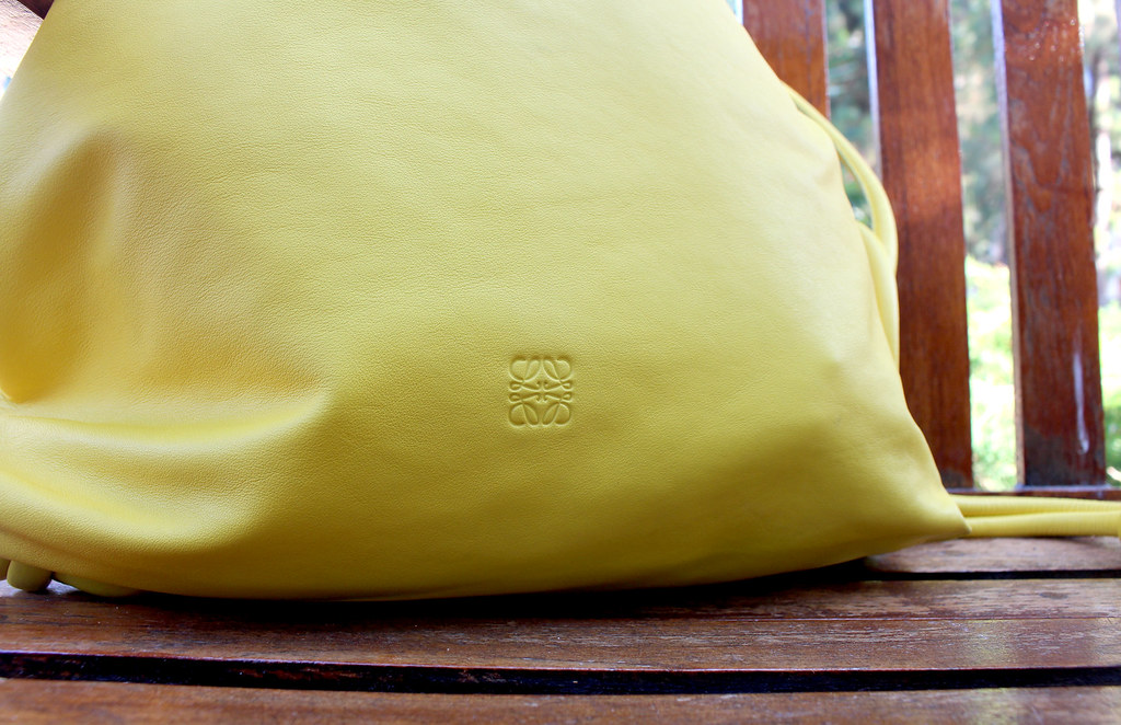 mochila amarilla