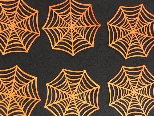 iLoveToCreate Blog: Halloween Spider Web Ornament How-To