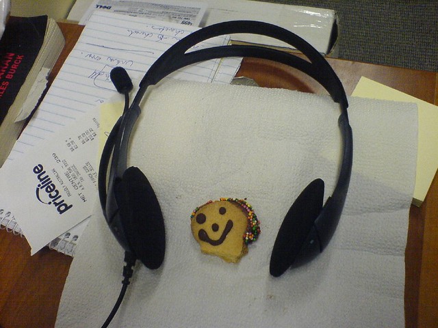 Photo：Headphones on cookies By bigmick