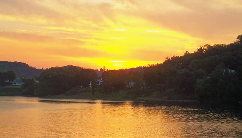 sunset summer water yellow river landscape geotagged huntington wv ohioriver harrisriverfrontpark huntingtonwv wildwonderfulwestvirginia rcvernors