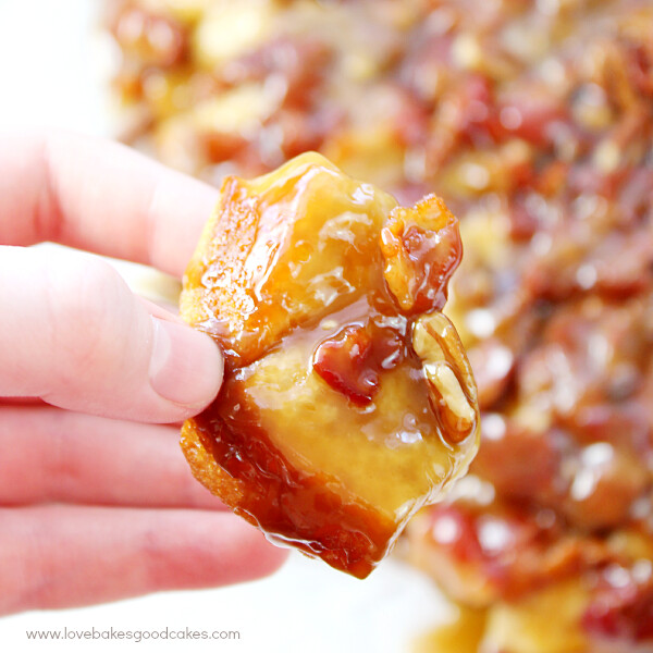 Oh my gosh - this Maple Bacon Monkey Bread is AMAZING!!! It makes a great addition to a weekend breakfast! #BaconMonth2015