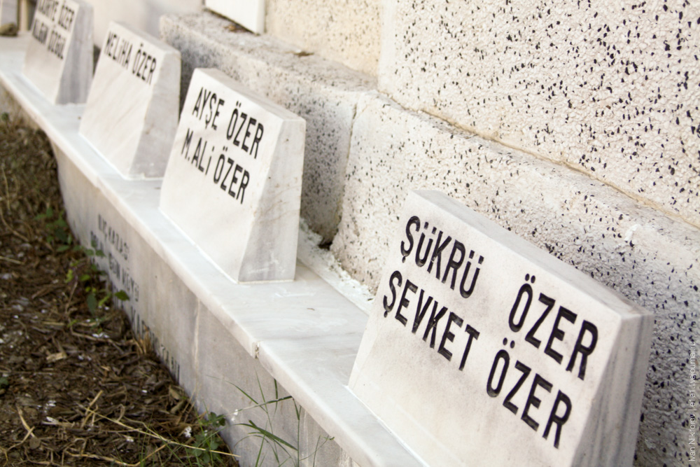 Какую молитву читать на кладбище мусульманам. Кладбище в Стамбуле. Мусульманское кладбище. Мусульманское кладбище Курск. Мусульманское кладбище Тюмень.