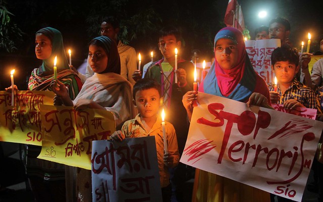 Candle_lightprotest_rally_against_paris_attack_in_front_of_Kolkata_press_club_in_kolkata_by_SIO_on_15_nov_15