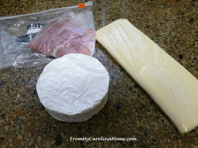 Brie Prosciutto Appetizer in Puff Pastry