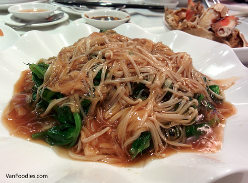 Braised Pea Tips with Dried Scallop and Enoki Mushroom