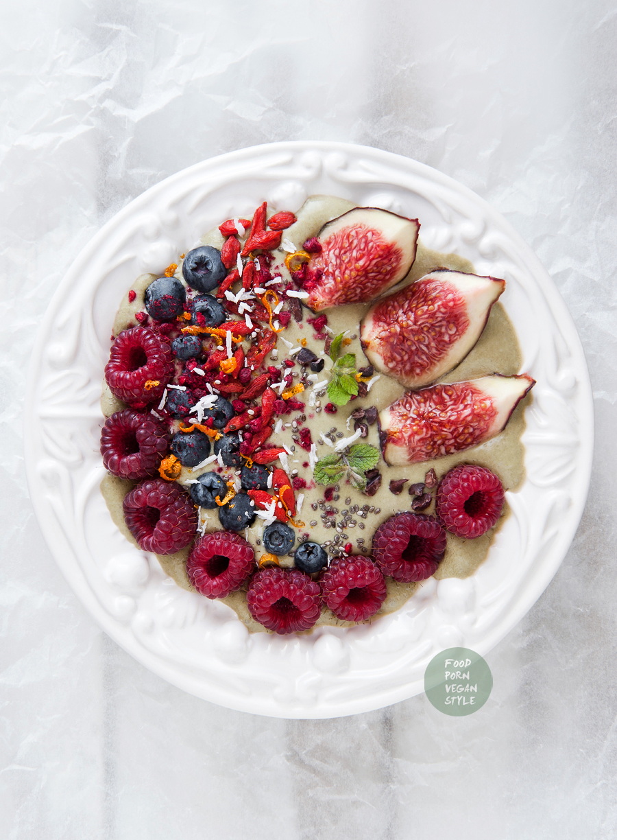 Green smoothie bowl with super greens