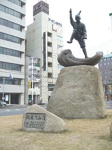 Sarutobi-Sasuke_statue_Imabari-compressor