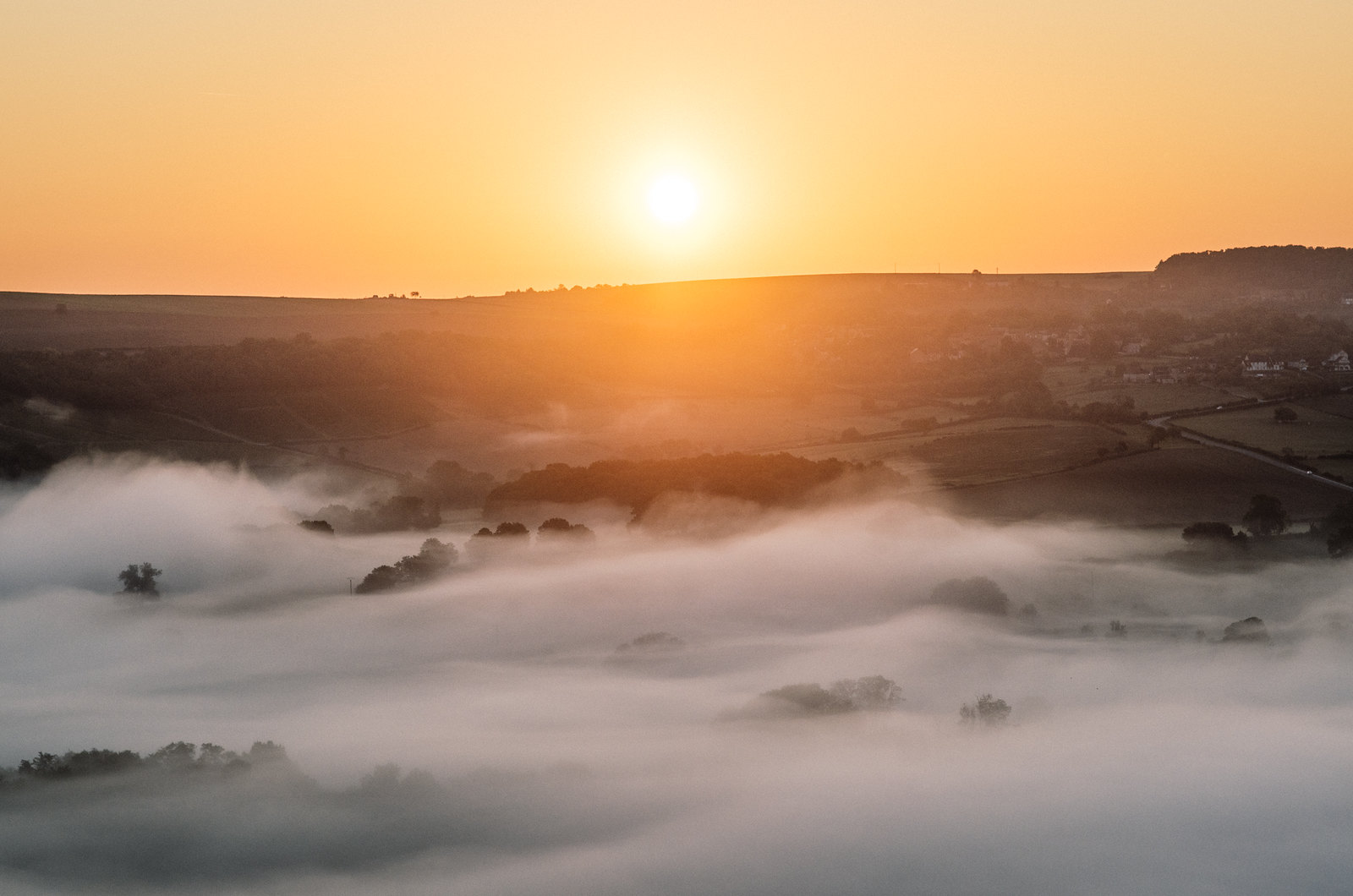 Vézelay, mystique et ésotérique - Lever de soleil sur le parc naturel régional du Morvan