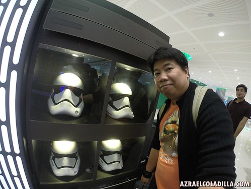 Star Wars: The Force Awakens exhibit and lifesize XWING starfighter in SM MOA