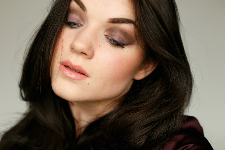 Jane Iredale In the Blink of a Smoky Eye Smoky Eye Kit / Fashion is a party