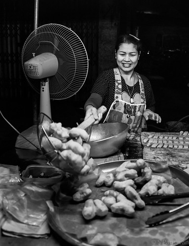 woman breakfast thailand fan flour n5 streetfood th changwatsongkhla tambonphangla
