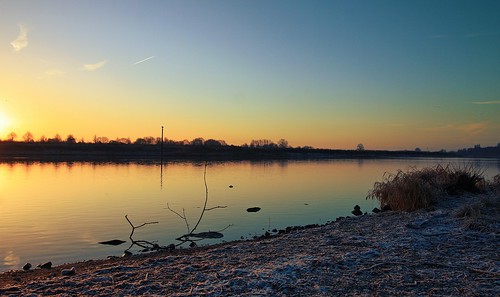 winter sunrise sunlight sunshine maas river water nature sky frost horizon netherlands