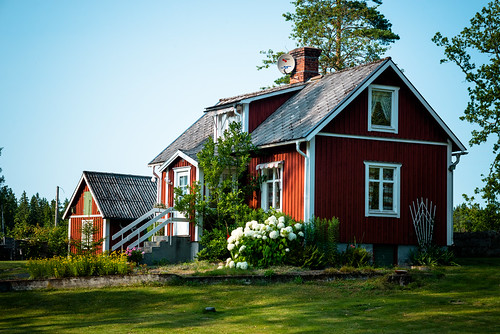 red house se wooden sweden traditional oldfashioned kronobergslän
