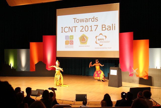 印尼透過傳統舞蹈邀請各國代表參與下一屆國際國民信託大會。攝影：許惠婷。