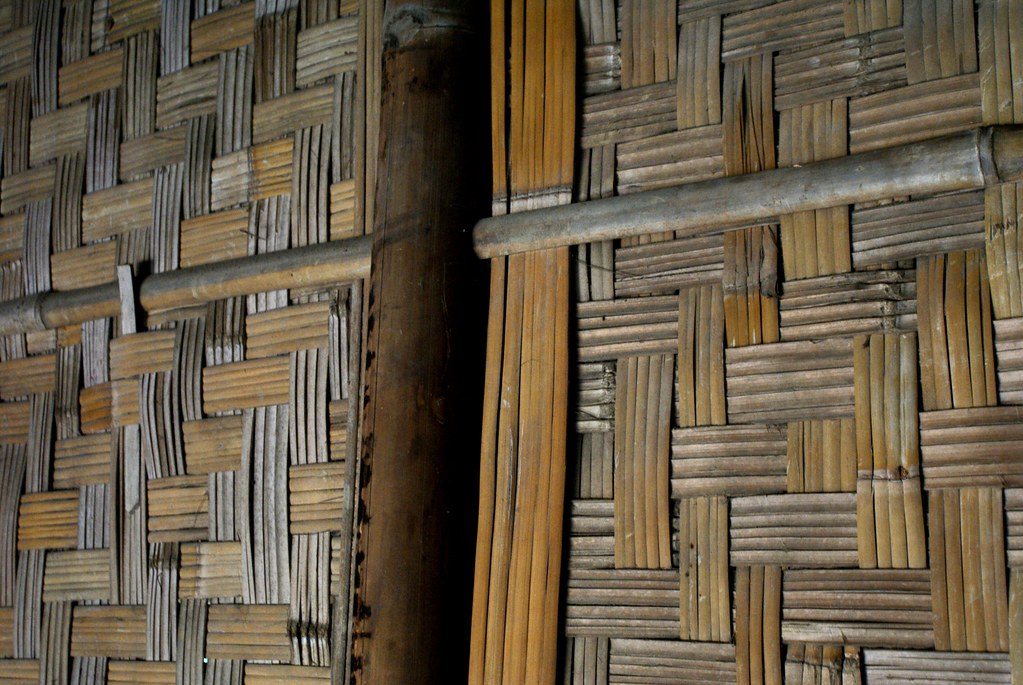 Cloison en bambou de la maison Tay dans le musée ethnographique d'Hanoi.