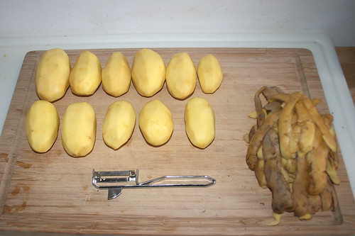 12 - Kartoffeln schälen / Peel potatoes