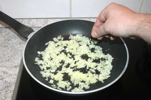19 - Zwiebeln salzen / Salt onions