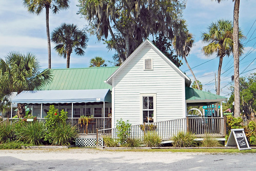 house restaurant cafe florida palmtrees historical crystalriver adaptivereuse
