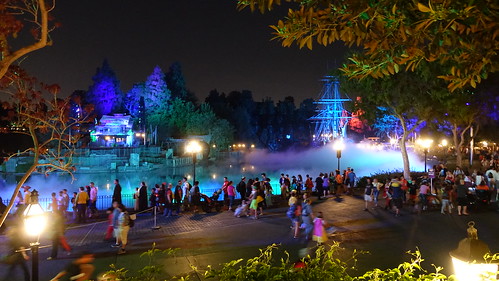 Ambiance at Disneyland Halloween Party