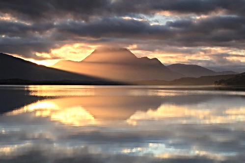morning cloud sunlight lake reflection water sunshine sunrise calm serene rays loch lochmaree slioch slattadale