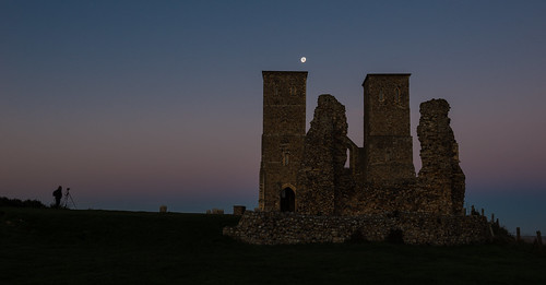 sea moon church coast kent ruins towers earlymorning monastery bluehour reculver