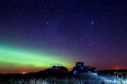 Tractor with Aurora #aurora #Albertabred #Alberta #allnatureshots #all_shots #beauty #prairies #canada #calgary #_cangeo_ #christyturnerphotography #long_exposure #space #starstruck #northernlights #yyccreative #yycphotographers #nightsky