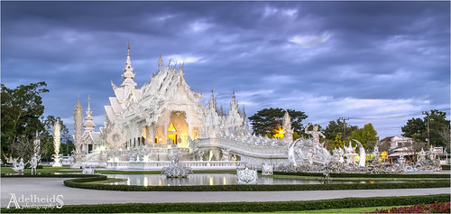 adelheidsphotography adelheidsmitt adelheidspictures thailand asia chiangrai watrongkhun temple white building buddhist outdoor sunrise bluehour blue whitetemple